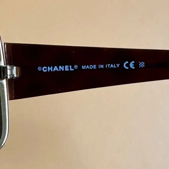 Chanel 4126 c.125/73 120 Quilted Arms Shield Sunglasses display picture 1